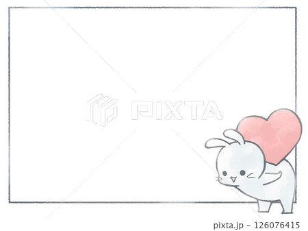 ハートを背に乗せる笑顔のうさぎのフレーム背景(白色) 126076415