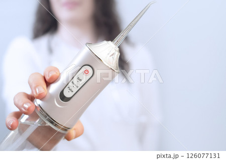 Electric irrigator, the choice of professionals: dentist shares tips on how to use it effectively for oral care. Electric irrigator, the choice of professionals: dentist shares tips on how to use it effectively for oral care. 126077131