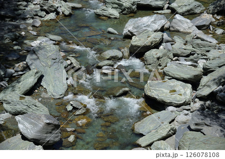 祖谷のかずら橋から、徳島県三好市西祖谷山村 祖谷のかずら橋から、徳島県三好市西祖谷山村 126078108
