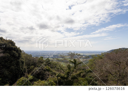 秋晴れの筑波山 朝日峠展望公園 駐車場からの眺望 秋晴れの筑波山 朝日峠展望公園 駐車場からの眺望 126078616