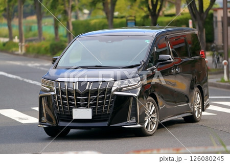 黒い高級ミニバン イメージ 黒い高級ミニバン イメージ 126080245