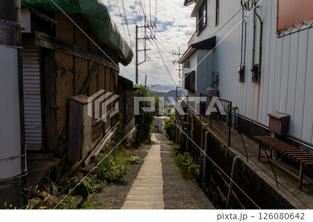 筑波山神社へと続く裏路地の風景 筑波山神社へと続く裏路地の風景 126080642