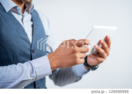 Young businessman looking at tablet 126080988