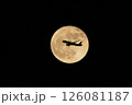 月と飛行機 126081187