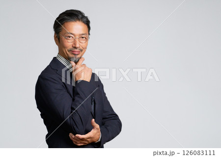 貫禄あるビジネスマンのポートレート 貫禄あるビジネスマンのポートレート 126083111