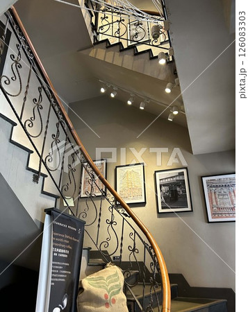 台北の煉瓦造りのスターバックスの店内 台北の煉瓦造りのスターバックスの店内 126083303