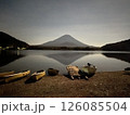 湖と富士山とボート 126085504