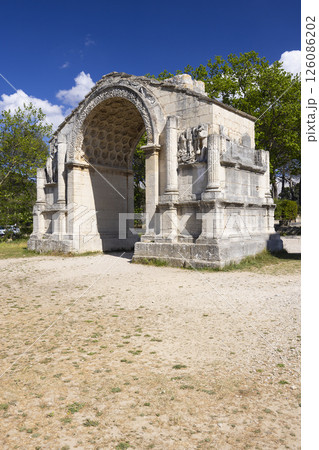 Mausoleum of Glanum, Glanum archaeological site near Saint-Remy-de-Provence, Provence, France Mausoleum of Glanum, Glanum archaeological site near Saint-Remy-de-Provence, Provence, France 126086202