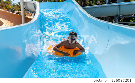 ウォータースライダー 126087201
