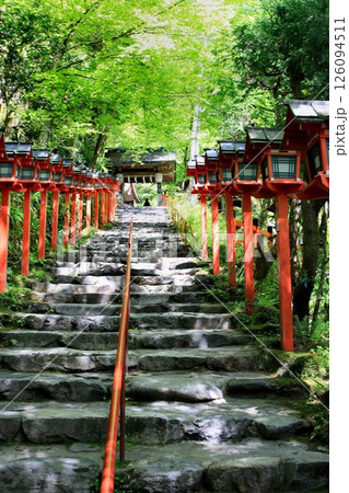 京都・鴨川の水源『貴船川』沿いに建つ… 縁結びの神水【貴船神社】 京都・鴨川の水源『貴船川』沿いに建つ… 縁結びの神水【貴船神社】 126094511