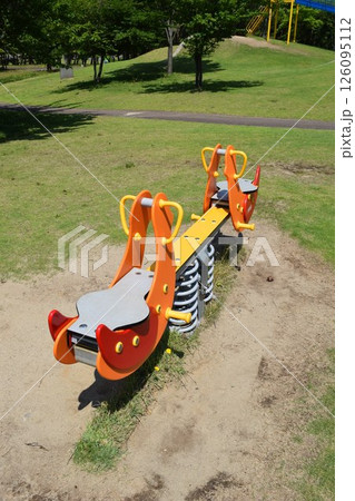 児童公園の遊具 児童公園の遊具 126095112