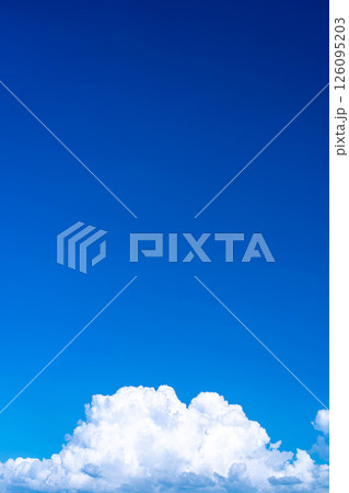 【夏素材】入道雲がわく夏空のイメージ素材【長野県】 126095203
