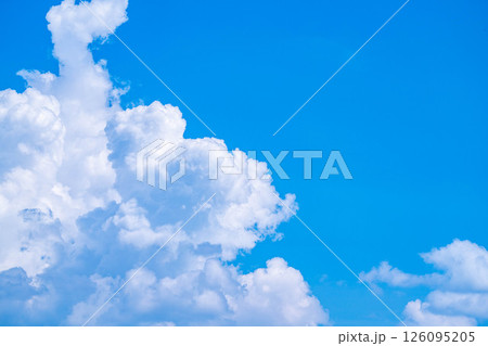 【夏素材】入道雲がわく夏空のイメージ素材【長野県】 126095205