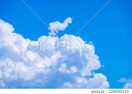 【夏素材】入道雲がわく夏空のイメージ素材【長野県】 126095210