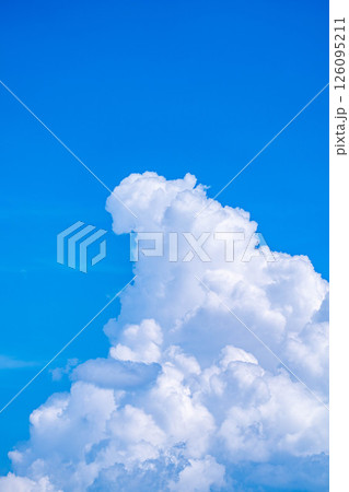 【夏素材】入道雲がわく夏空のイメージ素材【長野県】 126095211