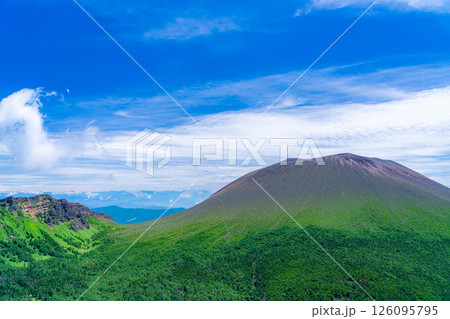 【山素材】夏のトーミの頭から見る浅間山【長野県】 【山素材】夏のトーミの頭から見る浅間山【長野県】 126095795