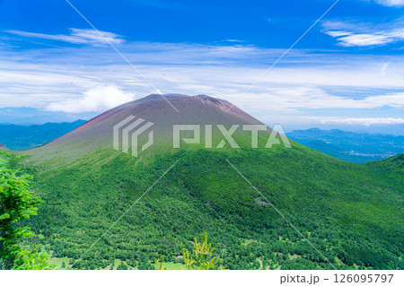 【山素材】夏のトーミの頭から見る浅間山【長野県】 126095797