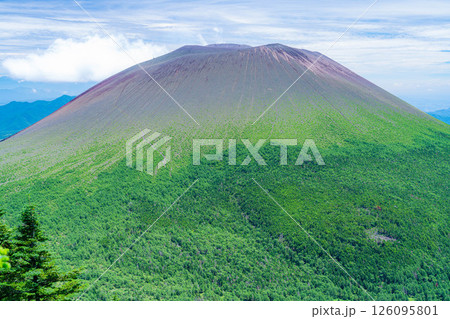 【山素材】夏のトーミの頭から見る浅間山【長野県】 126095801