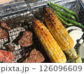 BBQで焼いたトウモロコシ3 126096609
