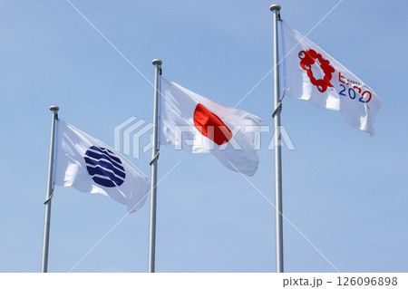 【大阪関西万博2025】旗がなびく様子 126096898