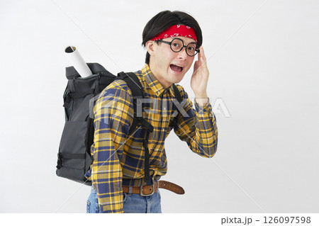 アキバ系の男性　白背景　ポートレート　カメラ目線 126097598