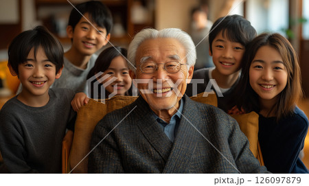 お爺さんと孫 126097879