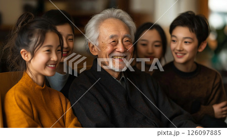 お爺さんと孫 126097885