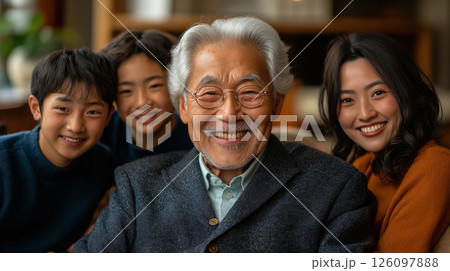 お爺さんと孫 126097888