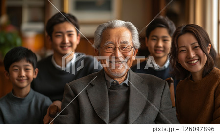 お爺さんと孫 126097896