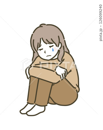 膝を抱えて泣く若い女性（私服） 126099240