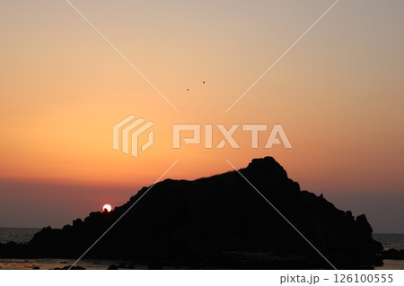 日本海の夕日 126100555