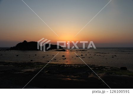 日本海の夕日 126100591