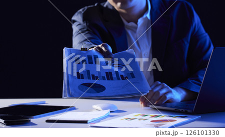 Digital innovation and smart work for a data-driven future: Strategic investment analysis and business growth. Digital innovation and smart work for a data-driven future: Strategic investment analysis and business growth. 126101330