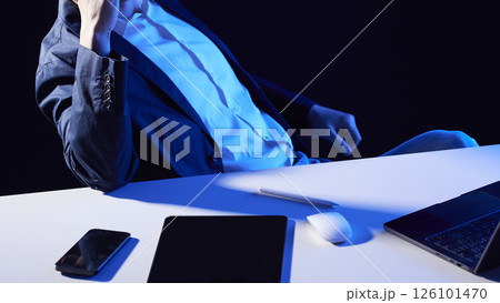 Digital innovation and smart work for a data-driven future. Strategic investment analysis and business growth. 126101470