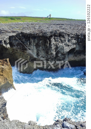 日本最南端 波照間の碑の「虎の口」（沖縄県 波照間島） 126102222
