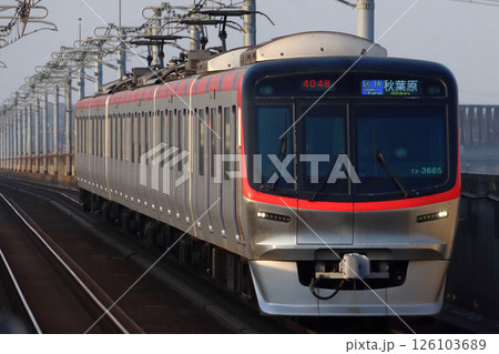 ［TX］つくばエクスプレスTX-3000系電車（区間快速：秋葉原⇔つくば） 126103689