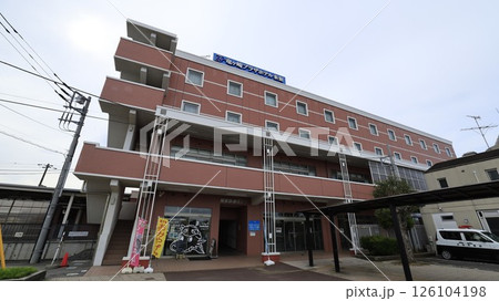 関東鉄道の佐貫駅外観、龍ケ崎市観光物産センターやホテルが駅ビルに入っている 126104198