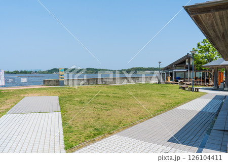 快晴の青空と片山津温泉の湯の元公園イメージ|石川県加賀市 快晴の青空と片山津温泉の湯の元公園イメージ|石川県加賀市 126104411