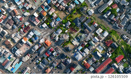 現代都市と道路の真俯瞰空撮風景 126105509