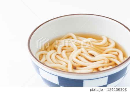 どんぶりに入った素うどん(かけうどん) どんぶりに入った素うどん(かけうどん) 126106308