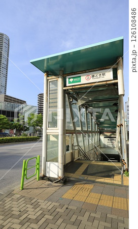 都営大江戸線の勝どき駅A3番出入口 都営大江戸線の勝どき駅A3番出入口 126108486