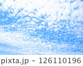 青空と白い雲 126110196