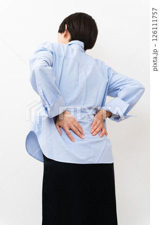 長袖シャツを着ている女性 長袖シャツを着ている女性 126111757