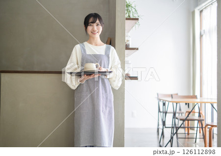 カフェ店員 126112898