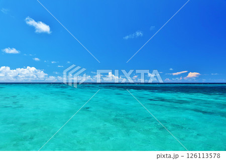 沖縄 宮古島の青空と海 沖縄 宮古島の青空と海 126113578
