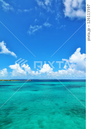 沖縄　宮古島　青空と海 126113597