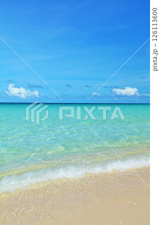 沖縄 宮古島の青空と海 沖縄 宮古島の青空と海 126113600