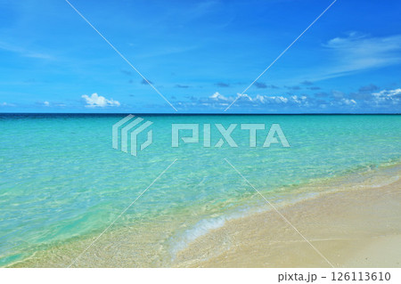 沖縄　宮古島の青空と海 126113610