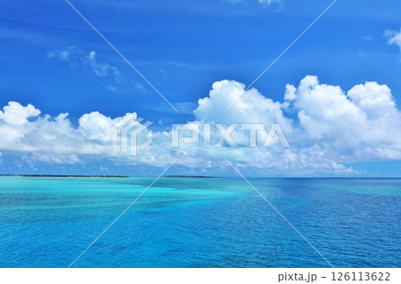 沖縄 宮古島の青空と海 沖縄 宮古島の青空と海 126113622