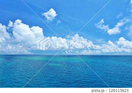 沖縄 宮古島の青空と海 沖縄 宮古島の青空と海 126113623